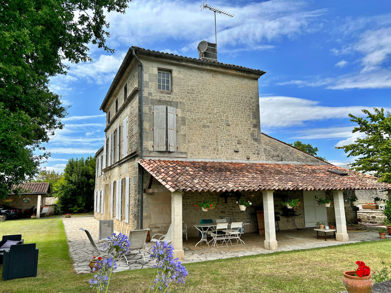 French property for sale in Foussignac, Charente - €530,000 - photo 4