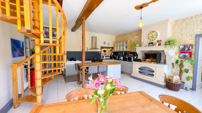 Impressive 5 bedroom maison de maitre with swimming pool and grounds  in village close to St Jean d'Angély