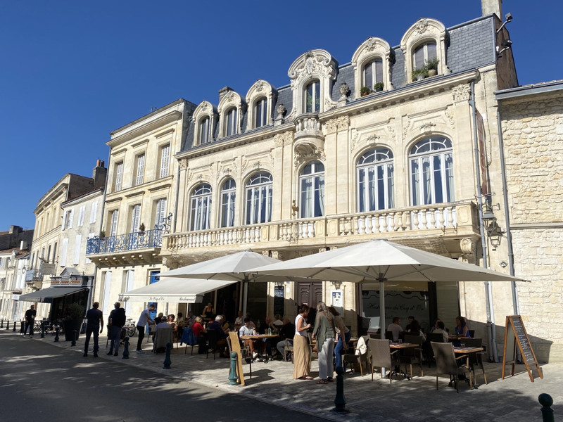 Commerce à vendre à Jonzac, Charente-Maritime - 1 382 979 € - photo 1