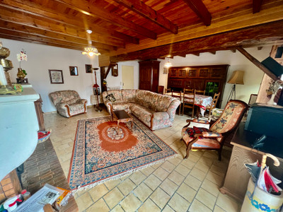 French property for sale in Saint-Savinien, Charente-Maritime - €205,200 - photo 1