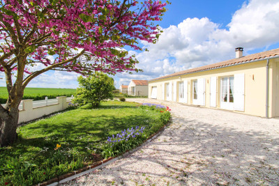 Maison à vendre à Fontenet, Charente-Maritime, Poitou-Charentes, avec Leggett Immobilier