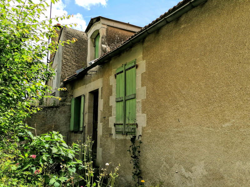 French property for sale in La Trimouille, Vienne - &#8364;28,000 - photo 2