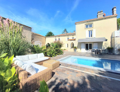 French property for sale in Angoulême, Charente - €620,000 - photo 3