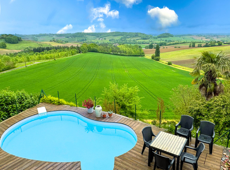 French property for sale in Castelnau Montratier-Sainte Alauzie, Lot - €380,000 - photo 2