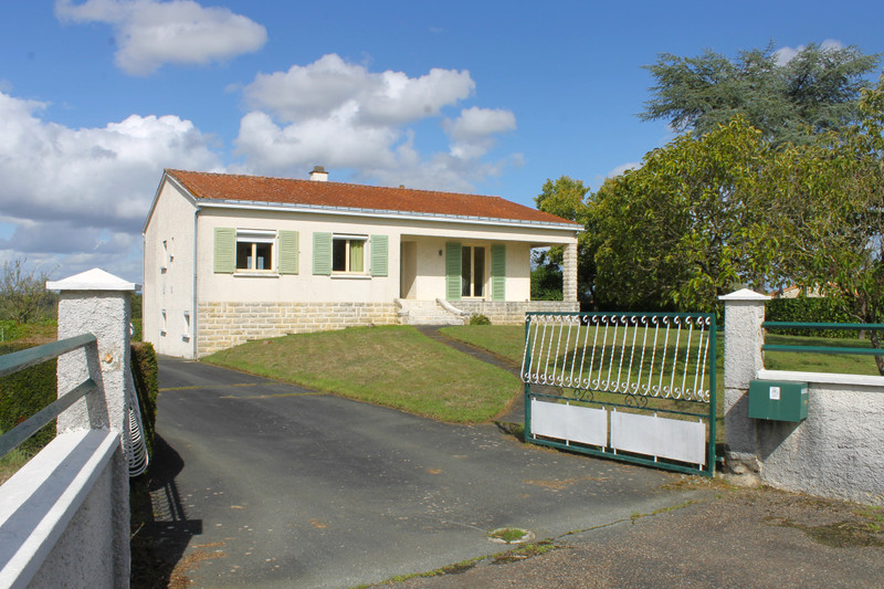French property for sale in Vouvant, Vendée - €232,670 - photo 0