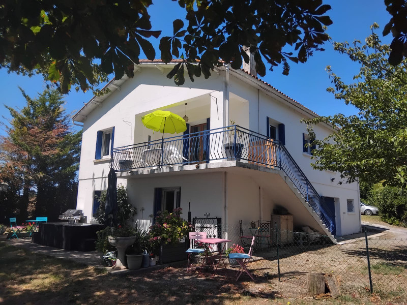 Maison à vendre à Saint-Dizant-du-Gua, Charente-Maritime - 267.500 € - photo 1