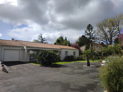 Maison à vendre à Saint-Romain-de-Benet, Charente-Maritime, Poitou-Charentes, avec Leggett Immobilier