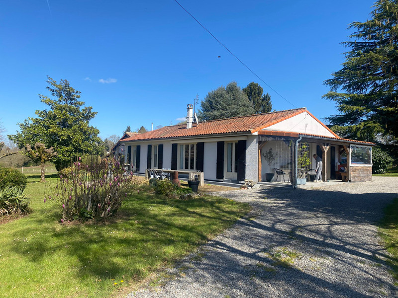 Propriété à vendre à Pressignac, Charente - photoAltPrice