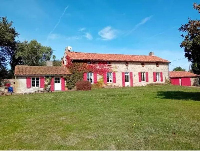 French property for sale in Mauléon, Deux-Sèvres - €445,050 - photo 2