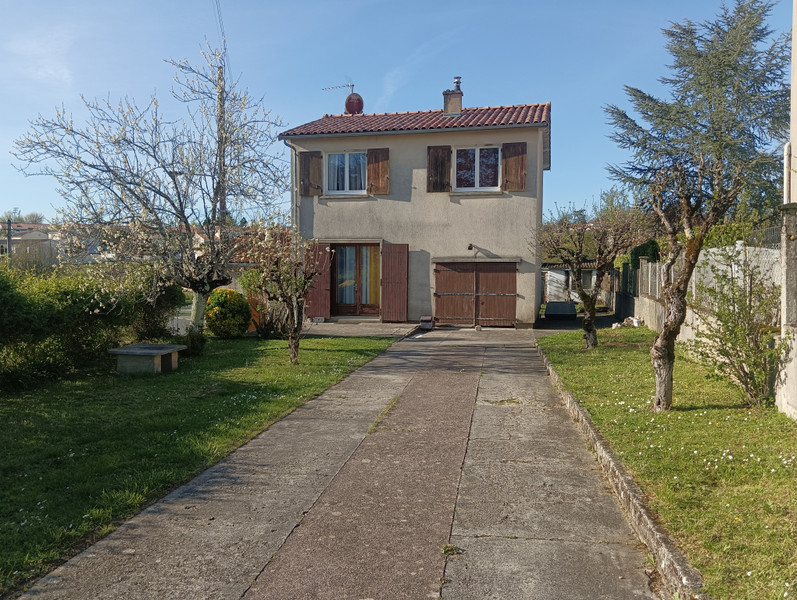 French property for sale in Angoulême, Charente - €145,000 - photo 2