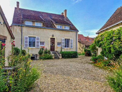 French property for sale in Génelard, Saône-et-Loire - €358,400 - photo 1
