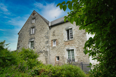 In the heart of the town Former 12th century mill close to Chambord
with all shops within walking distance
360