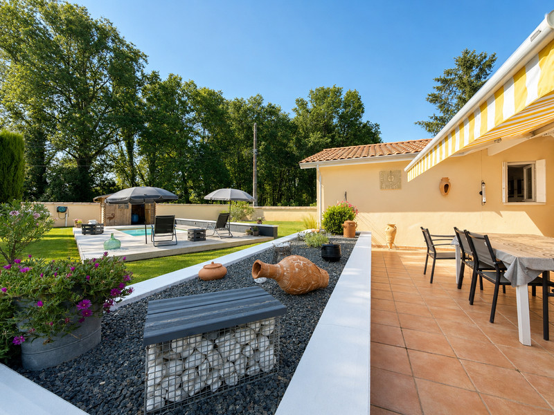 French property for sale in Saint-Laurent-d'Arce, Gironde - €365,000 - photo 14