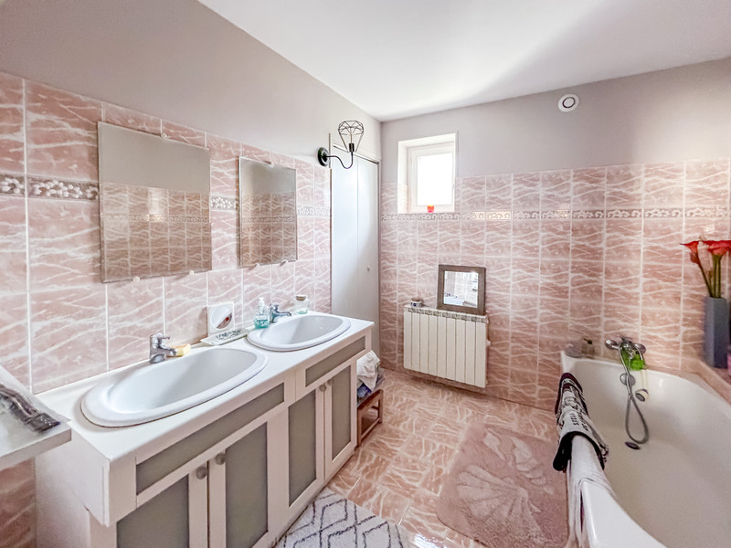 French property for sale in Saint-Astier, Dordogne - €392,200 - photo 5