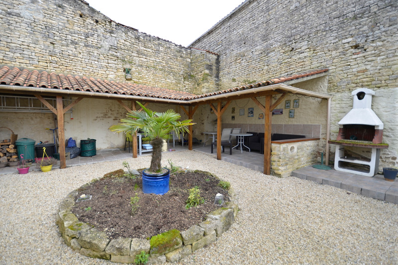 French property for sale in Fontaine-Chalendray, Charente-Maritime - &#8364;199,800 - photo 10