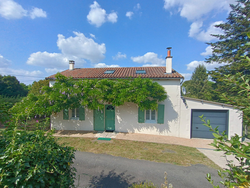 Maison à vendre à Bioussac, Charente - 194.000 € - photo 1