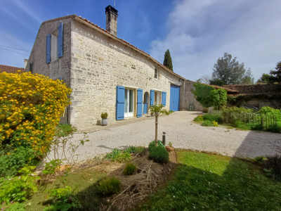 Maison à vendre à Charmé, Charente, Poitou-Charentes, avec Leggett Immobilier