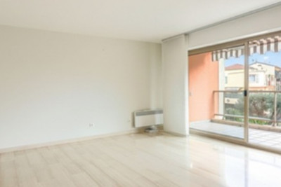 French property for sale in Beaulieu-sur-Mer, Alpes-Maritimes - €620,000 - photo 2