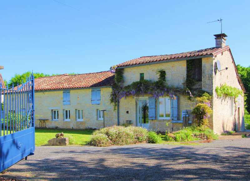 Maison à vendre à Montjean, Charente - 130.800 € - photo 1