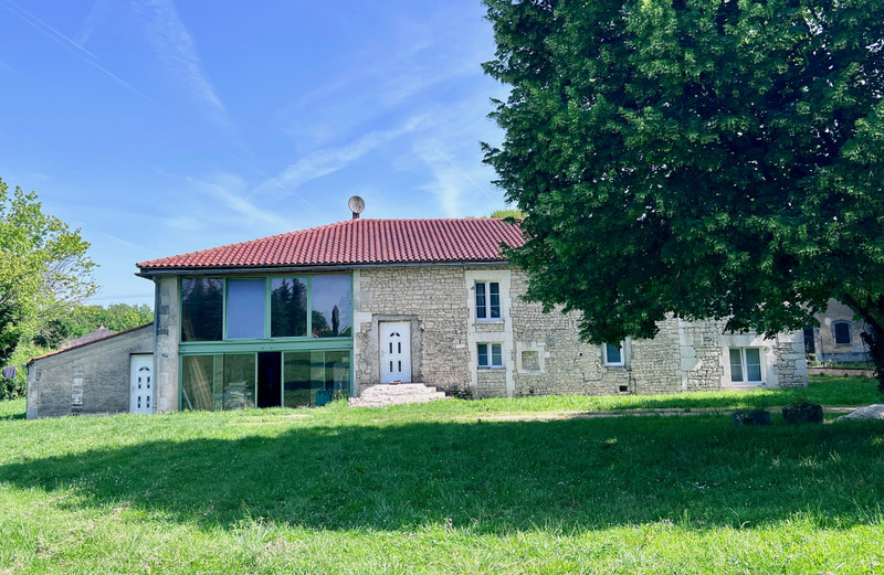 Propriété à vendre à Foussignac, Charente - 742 000 €