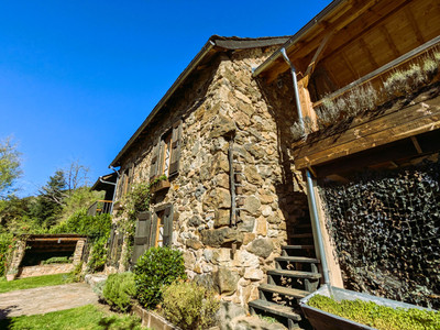 The property comprises 2 renovated barns with swimming pool and sauna on 5523m² of land.