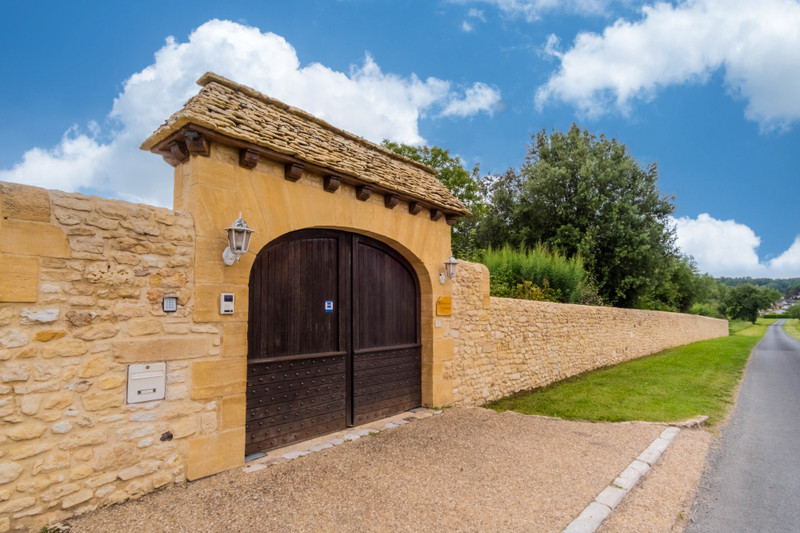 House for sale in Le BuissondeCadouin Dordogne Black Périgord