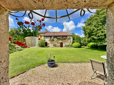 Maison à vendre à Verteillac, Dordogne, Aquitaine, avec Leggett Immobilier