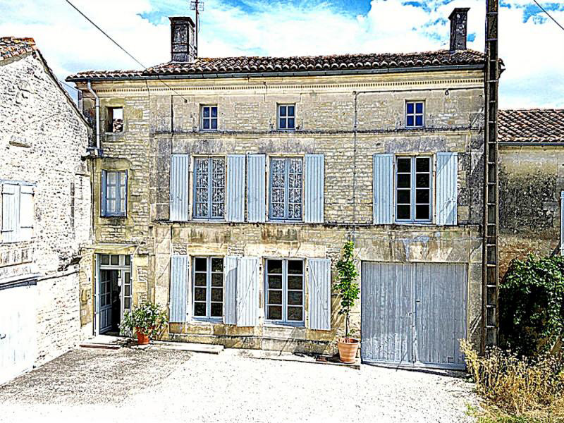French property for sale in Neuvicq-le-Château, Charente-Maritime - €449,440 - photo 1