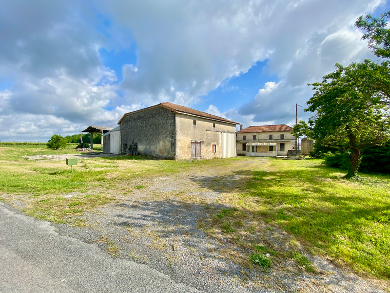 Maison à vendre à Mortiers, Charente-Maritime - 117.000 € - photo 1