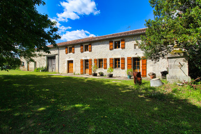 Maison à vendre à Vouzan, Charente, Poitou-Charentes, avec Leggett Immobilier