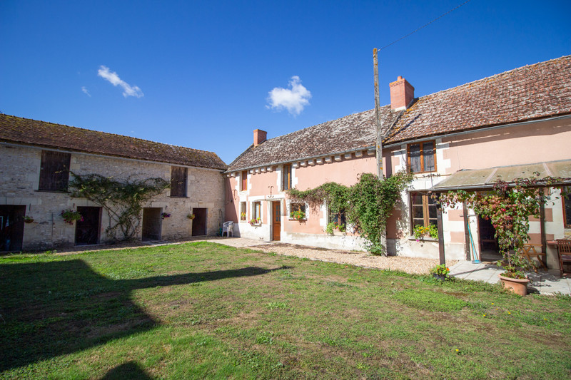 French property for sale in Luzé, Indre-et-Loire - €183,600 - photo 1
