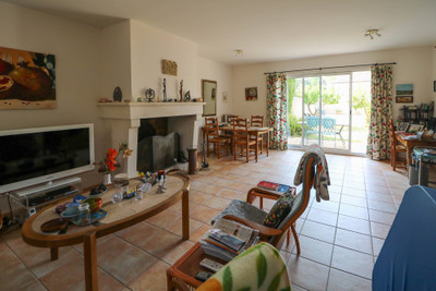French property for sale in Saint-Hilaire-d'Ozilhan, Gard - €375,000 - photo 2