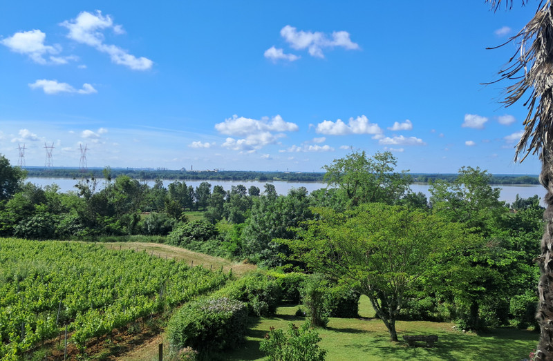 French property for sale in Bourg, Gironde - €371,000 - photo 1
