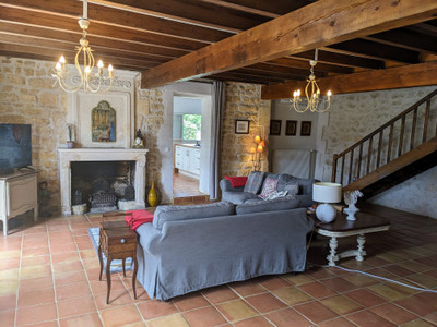 French property for sale in Bois, Charente-Maritime - €285,000 - photo 4