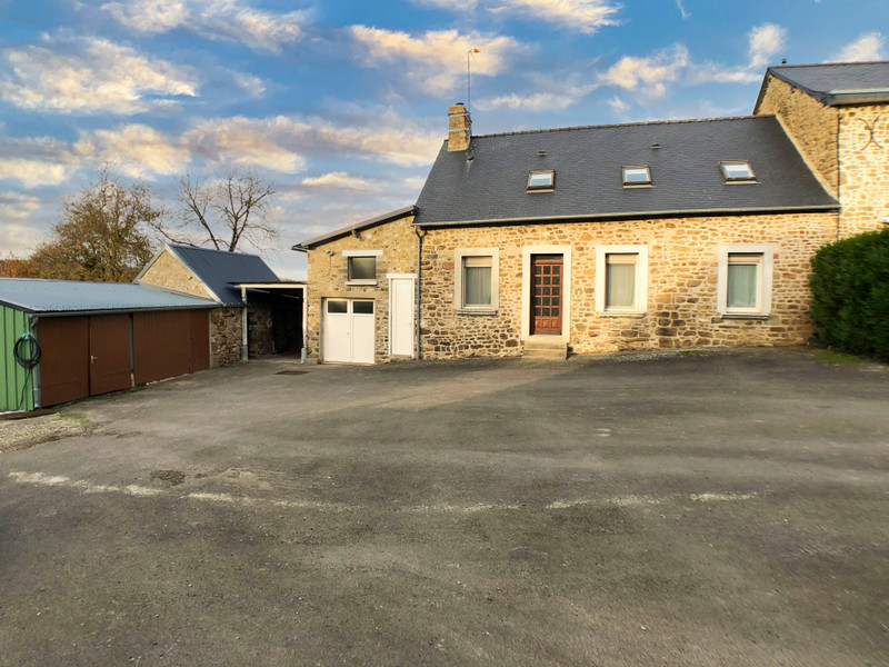House for sale in Placé Mayenne 3bedroom semidetached property set in the middle of nature