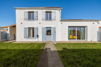 Maison à vendre à Sainte-Soulle, Charente-Maritime - 698.000 € - photo 1