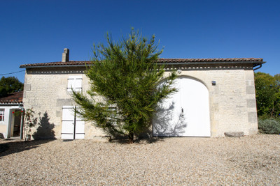French property for sale in Les Éduts, Charente-Maritime - €186,300 - photo 9