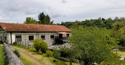 French property for sale in Lessac, Charente - €439,400 - photo 5