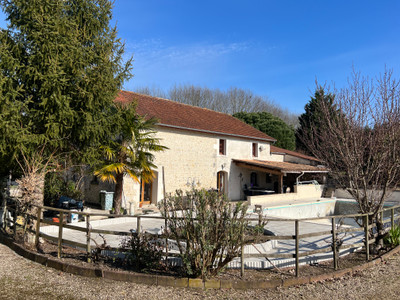 Maison à vendre à Chillac, Charente, Poitou-Charentes, avec Leggett Immobilier