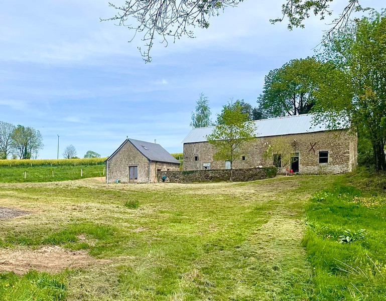 French property for sale in Saint-Martin-de-Connée, Mayenne - €147,150 - photo 0