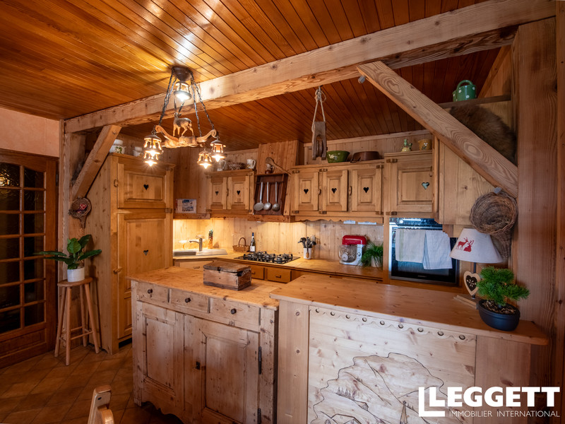 French property for sale in Uzelle, Doubs - €249,800 - photo 2