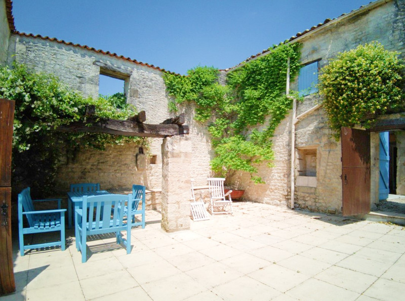 French property for sale in Dampierre-sur-Boutonne, Charente-Maritime - €349,800 - photo 10