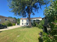 Maison à vendre à Saint-Même-les-Carrières, Charente - 372.500 € - photo 2