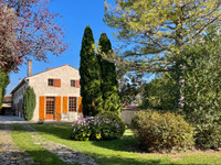 houses and homes for sale inSaint-Martin-de-JuillersCharente-Maritime Poitou_Charentes