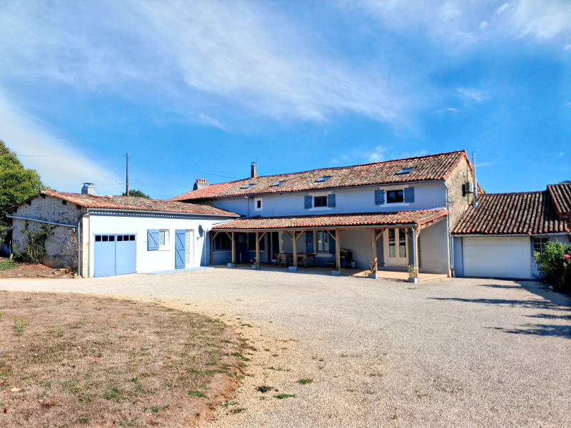 French property for sale in Blanzay, Vienne - €267,500 - photo 0
