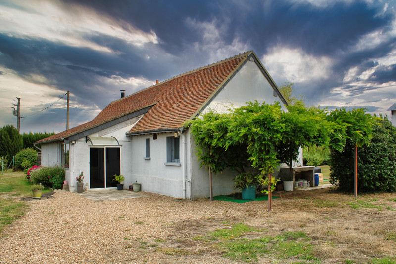 French property for sale in Cloyes-sur-le-Loir, Eure-et-Loir - &#8364;220,000 - photo 2