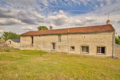 French property for sale in Monts-sur-Guesnes, Vienne - €157,500 - photo 3