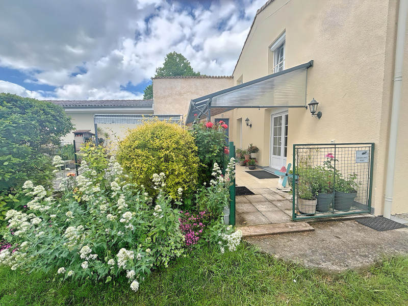 French property for sale in Marignac, Charente-Maritime - €381,600 - photo 1
