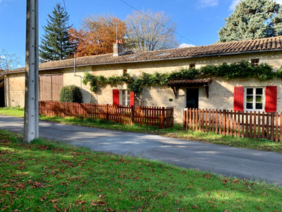 Maison à vendre à Clussais-la-Pommeraie, Deux-Sèvres, Poitou-Charentes, avec Leggett Immobilier
