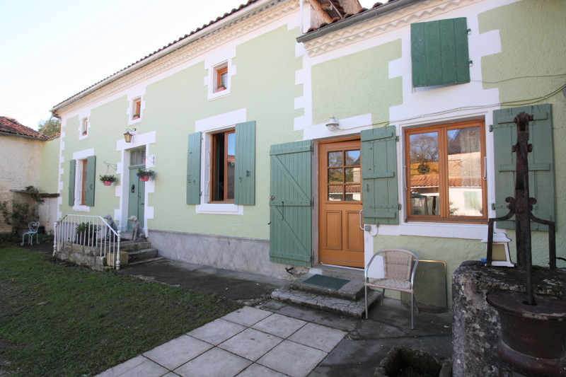 French property for sale in Contré, Charente-Maritime - &#8364;240,750 - photo 3